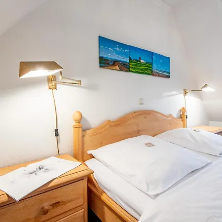 Friesenhaus Kaeptn Hahn Hausteil 06 * Westerland